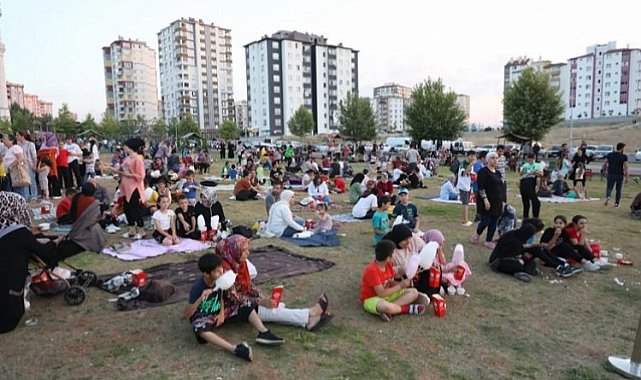 Kayseri Melikgazi de açık havada sinema keyfi